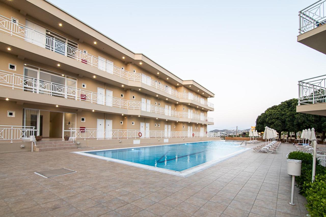 Otel Chrissy's Paradise Agia Pelagia